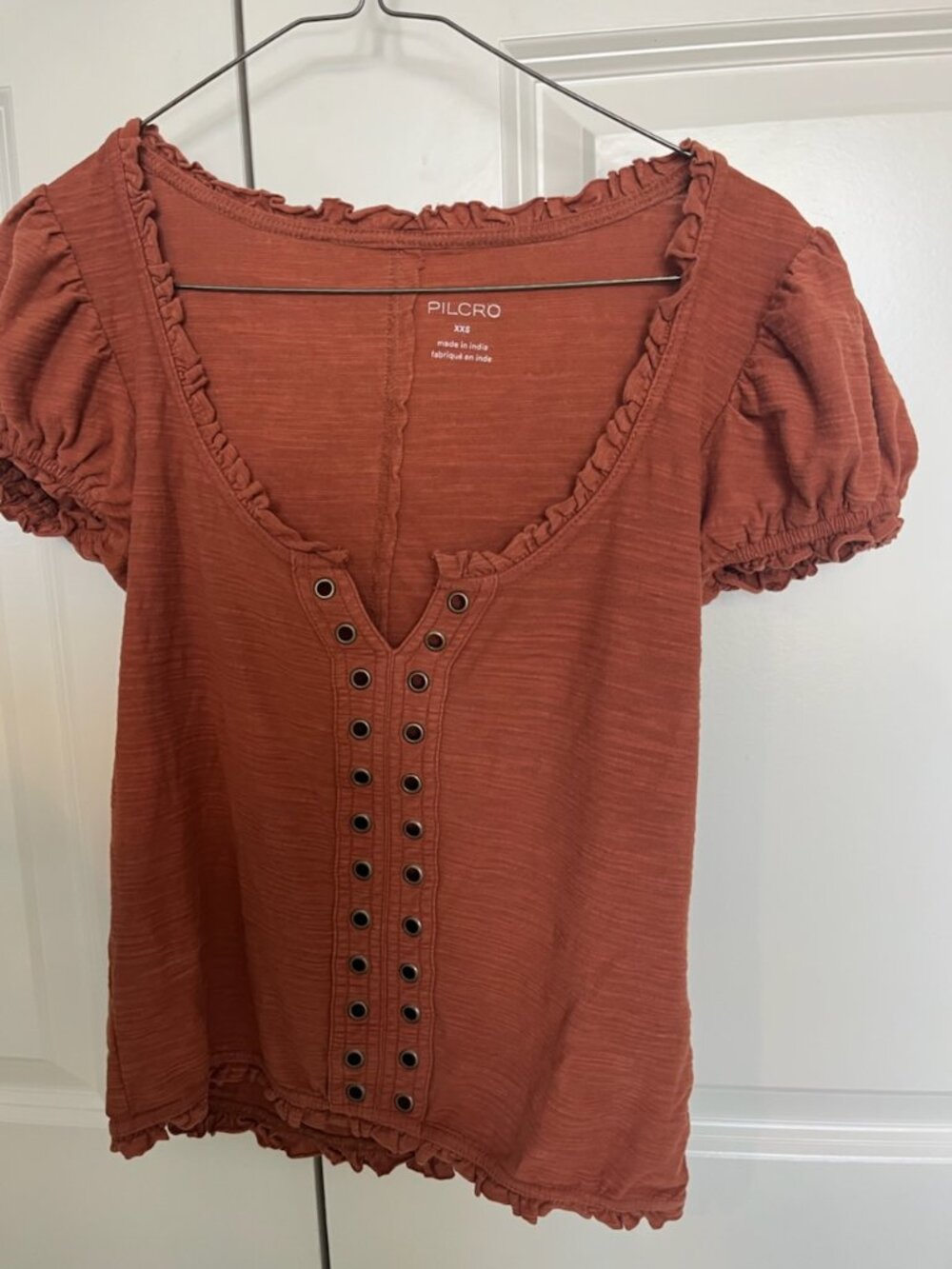NWOT Pilcro Anthropologie ruffle hem t shirt with grommets XXS